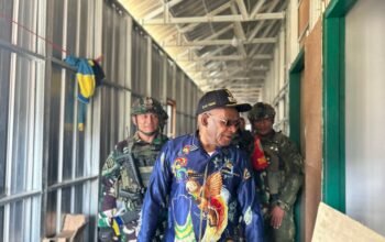 Bupati Puncak Kunjungi Prajurit Satgas Yonif 700/Wyc di Titik Kuat Bendungan, Sinergi Semakin Kuat untuk Membangun Tanah Papua