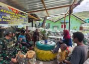 Berbagi Senyum Satgas Yonif 521/DY di Pos TNI