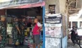 Babinsa Imbau Pemilik Warung Tidak Membuang Sampah Sembarangan Demi Kebersihan Lingkungan