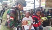 Makan Bergizi Satgas Yonif 521/DY Pos Kurima, Hangatnya Persaudaraan Bersama anak Papua