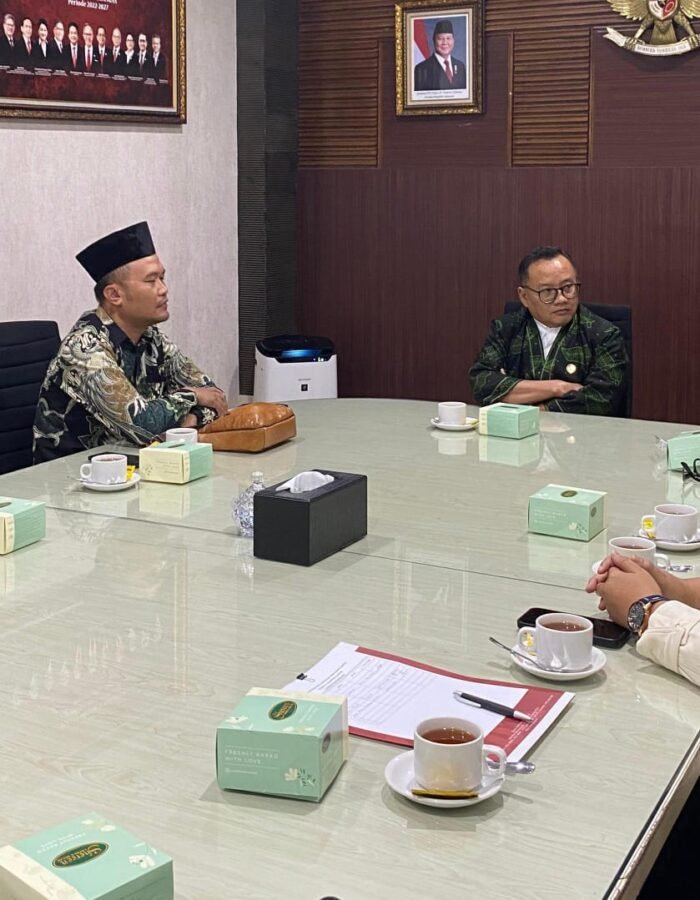 Badan Otonom Himpunan Pengusaha Muda Indonesia (HIPMI) Syariah Lampung Mendapat Sambutan Hangat Saat Melakukan Audiensi Ke Kantor Otoritas Jasa Keuangan (OJK) Provinsi Lampung