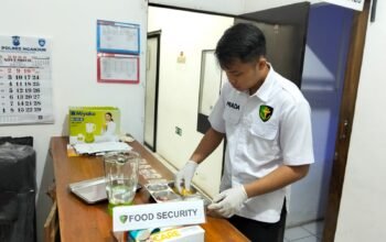 Food Safety : Sidokkes Polres Nganjuk Cek Bahan dan Makanan di SPPG Pace