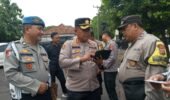 Cegah Penyimpangan Perilaku Anggota, Kapolsek Purwakarta Kota Periksa Handphone Personel