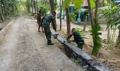 Babinsa Kerja Bakti Bangun Talud Jalan Desa Sepanjang 300 Meter, Perkuat Infrastruktur