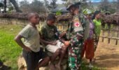 Pengobatan Gratis Satgas Yonif 521/DY Memberikan Layanan Cintai Kesehatan Bagi Masyarakat di Papua