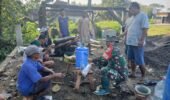 Wujud Nyata Kemanunggalan TNI dan Rakyat, Babinsa Koramil Simo Bantu Warga Bangun Rumah