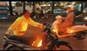 Heroik! Anggota Satlantas Cengkareng Selamatkan Motor Terbakar di Tengah Banjir