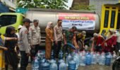 Polsek Beji Salurkan 9 Ribu Liter Air Bersih untuk Warga Terdampak Banjir di Kedungringin