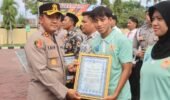 Kapolres Probolinggo Beri Penghargaan Dua Atlet Arung Jeram yang Melawan Begal