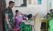 TNI Dukung Kesehatan Anak, Babinsa Klego Dampingi Imunisasi di Sekolah Dasar