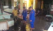 Polisi Ajak Warga Pesisir Situbondo Jaga Kebersihan Lingkungan dan Waspada Banjir Rob