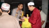 Program Jumat Peduli, Kapolres Jakbar Berbagi Kasih kepada Pengurus Masjid Al Kautsar