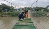 Satgas Gulbencal Kodam I/BB Lanjutkan Renovasi Jembatan Gantung Garuda di Deli Serdang