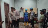 Polres Pasuruan Bantu Evakuasi Rumah Warga Cowek yang Rusak Akibat Petir