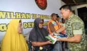 Kogabwilhan III Serahkan Bantuan 100 Sak Beras dan 100 Life Vest untuk Nelayan Sidangoli Dehe