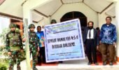 Binter Secercah Cahaya di Ujung Timur, Satgas Yonif 521/DY Menyambut Semangat Natal di Gereja Kemah Injil Indonesia (GKII) di Distrik Bolakme