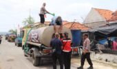 Polres Sumenep Salurkan Bantuan Air Bersih untuk Warga Desa Pinggirpapas