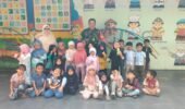 Sambangi TK Al-Islam Babinsa Kemlayan Berikan Motivasi & Kenalkan Profesi.
