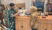 Karyawan Toko Batik Dayoni Jadi Sasaran Komsosnya Babinsa Danukusuman