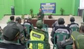 Danramil 02/Pesantren memberikan wasbang kepada satlinmas Kel. Bawang Kec. Pesantren Kota Kediri