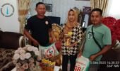 Peratin Pekon Pagar Bukit Di Dampingi Ketua PAC Grib Jaya Bangkunat Bergerak Cepat Berikan Pengganti Bansos CPP