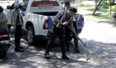Polantas Polres Gresik Tambal Jalan Berlubang Demi Keselamatan Pengendara