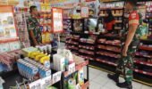 Babinsa Lakukan Pengecekan Makanan dan Minuman di Sejumlah Toko dan Minimarket