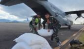 TNI AL Dukung Penanganan Bencana Alam Melalui Distribusi Logistik Udara di Aceh