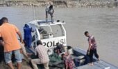 Polri Siagakan Swam Boat di Kutablang Bireuen, Bantu Mobilitas Warga Pascabencana