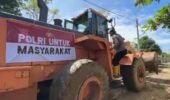 Kapolri Bantu Alat Berat untuk Percepat Pemulihan Jalan, Fasilitas Umum dan Rumah Warga Pasca banjir di Kab. Pidie
