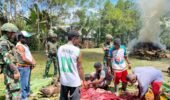Budaya Bakar Batu Satgas Yonif 521/DY Menghadiri Acara Menyambut Tahun Baru Bersama Masyarakat Papua