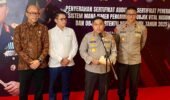 Polri Serahkan Sertifikat Audit Sistem Pengamanan Objek Vital Nasional Tahun 2025