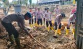 Polri dan Warga bergandengan Tangan, Polindes Meunasah Mancang Bangkit dari Lumpur Banjir