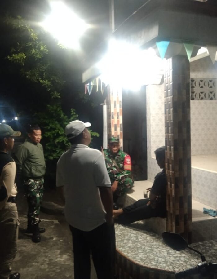 Patroli Tengah Malam, Babinsa Sambi Perkuat Siskamling Demi Lingkungan Aman dan Kondusif