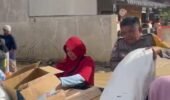 Polri Salurkan Bantuan Sembako untuk Warga Terdampak Banjir Bandang di Gurun Laweh