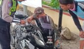 Personel Unit Turjagwali Satlantas Polres Kediri Kota,Bantu Kendaraan Warga Yang Mogok Karena Patah Kunci Saat Isi BBM