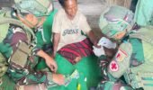 Siap Sigap Satgas Yonif 521/DY Memberikan Pertolongan Warga Korban Luka Parang Saat Berkebun