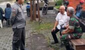 Babinsa Kratonan komsos dengan Tokoh masyarakat