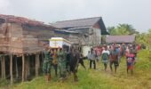 Wujud Kepedulian, Pos Kaibar Satgas Yonif 123/Rajawali Hadiri Pemakaman Warga Kampung Amazu