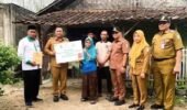 Kolaborasi Pemkab Pesawaran dan BAZNAS, Wabup Serahkan Bantuan Bedah Rumah di Desa Bagelen