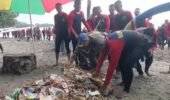 Pusdik Brimob Gelar Aksi Bersih Pantai Pasir Putih Situbondo, Tindak Lanjuti Arahan Presiden RI