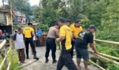 Polres Ponorogo Perbaiki Jembatan Darurat, Akses Dua Desa di Ngebel Kembali Normal