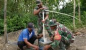 TNI Manunggal Air Satgas TMMD Ke 127 Kodim 0808/Blitar Bangun Sumur Bor untuk Masyarakat