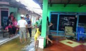 Polresta Sidoarjo Salurkan Bantuan Sembako Untuk Warga Terdampak Banjir di Dusun Dodokan