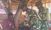 Peduli Kesehatan Satgas Pamtas Kewilayahan Yonif 521/DY Berikan Pelayanan Kesehatan Gratis di Distrik Eragayam