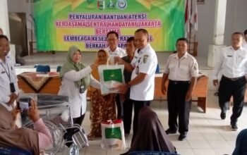 Bantuan ATENSI Kemensos RI Disalurkan untuk 90 Lansia di Kabupaten Pesawaran
