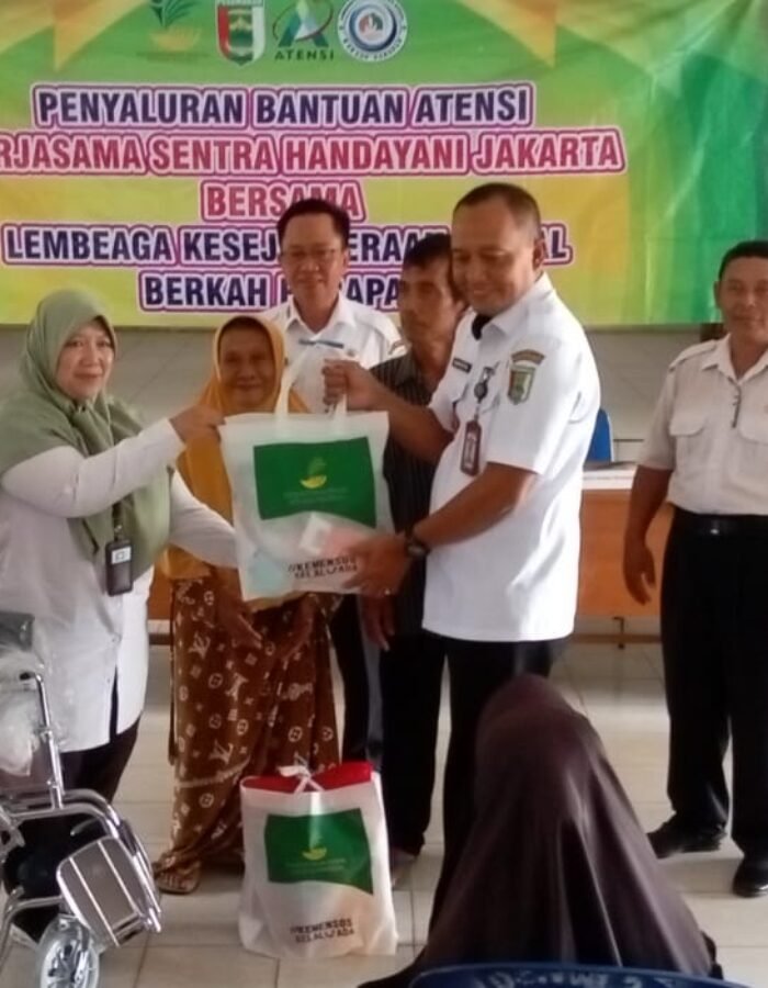 Bantuan ATENSI Kemensos RI Disalurkan untuk 90 Lansia di Kabupaten Pesawaran