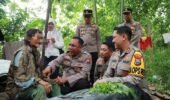 Polri Peduli : Polres Jember Evakuasi Kakek Tuna Wisma dari Hutan Jubung