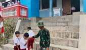 Begini Bukti Kedekatan Anggota Satgas TMMD 127 Kodim Wonogiri Dengan Anak Sekolah Dasar