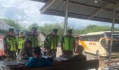 Babinsa Bersama Petugas Gabungan Pantau Langsung Arus Balik